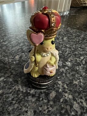 Vintage “Cookies for the Queen” figurine
